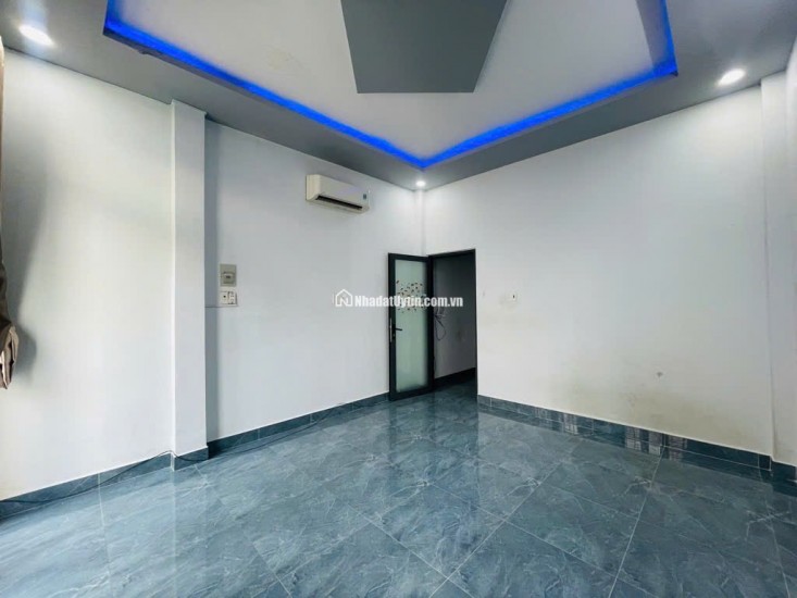 Bán nhà MẶT TIỀN giá trong hẻm-xe hơi vào nhà-ngay chợ Gò Vấp-khu VIP phường 4 chỉ 6tỷ hơn