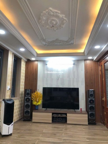 Hiếm có khó tìm – nhà 5 tầng, 67m², hẻm xe hơi, full nội thất gỗ quý – chỉ 6.8 tỷ. Không có căn thứ hai!