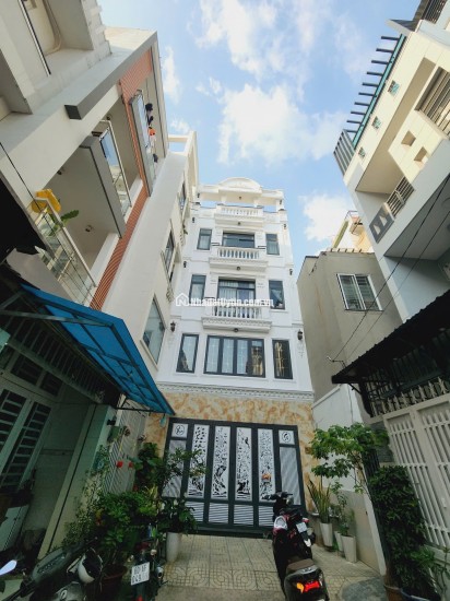Hiếm có khó tìm – nhà 5 tầng, 67m², hẻm xe hơi, full nội thất gỗ quý – chỉ 6.8 tỷ. Không có căn thứ hai!