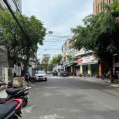Cần bán 2 căn nhà mặt tiền đường Bà Triệu - Nha Trang dt 202m2 bán: 27 tỷ Liên hệ: em Hồng