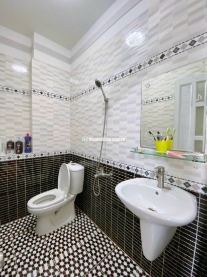 NHÀ LÔ GÓC PHẠM VĂN CHIÊU THÔNG THOÁNG, YÊN TĨNH, SẠCH SẼ 8.6VND