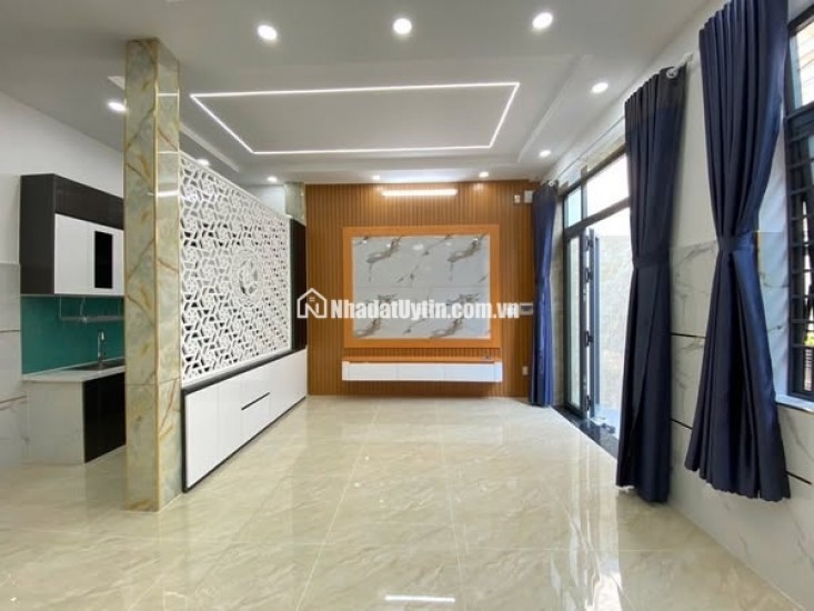 Bán nhà 6x10 - 3 tầng - hẻm oto - giá chỉ 5,x tỷ - ngay đường Tên Lửa nối dài - Bình Tân.