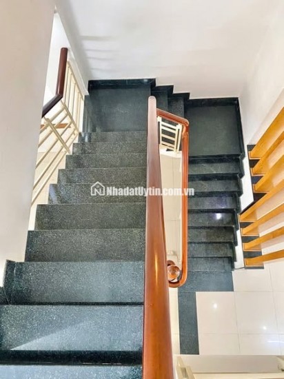 CHỈ HƠN 4 TỶ - CÓ NGAY CĂN NHÀ 2 TẦNG VUÔNG VỨC - NGANG 4 x DÀI 14 - SÁT BÊN EMART PHAN HUY ÍCH - FULL CÔNG NĂNG - Ở ĐƯỢC NGAY
