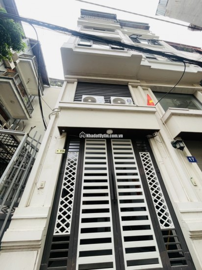 Nhà lô góc, phòng nào cũng có ánh sáng tự nhiên.
Nhà còn mới, đã full phòng, khách vào chỉ việc vận hành.