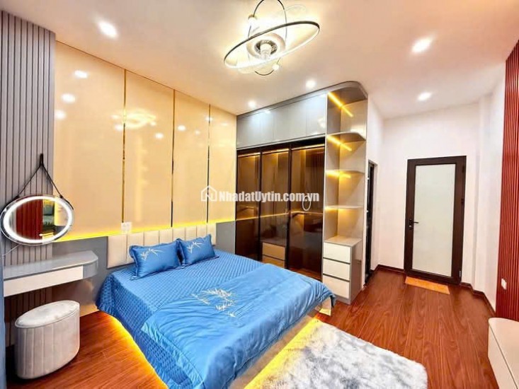 Chính chủ cần bán gấp nhà Hoàng Văn Thái 50m giá 13 tỷ khu phân lô quân đội , ô tô tránh