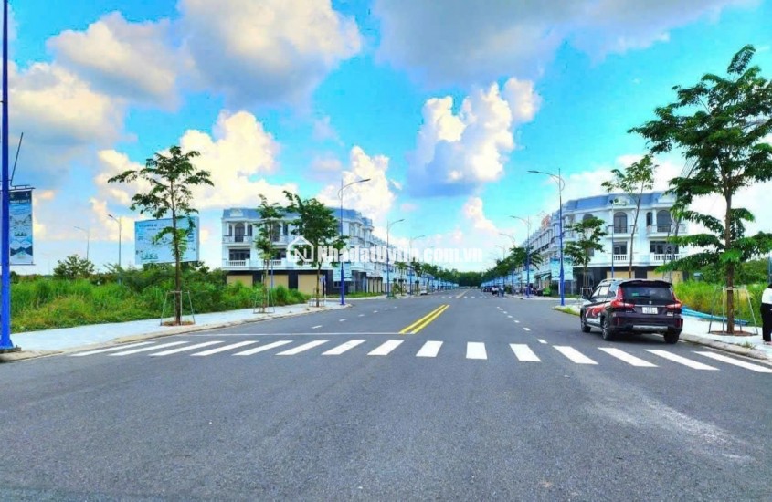 BÁN GẤP SHOPHOUSE 1 TRỆT 2 LẦU TRUNG TÂM LAI UYÊN, BÀU BÀNG