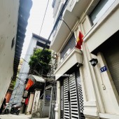 Nhà lô góc, phòng nào cũng có ánh sáng tự nhiên.
Nhà còn mới, đã full phòng, khách vào chỉ việc vận hành.