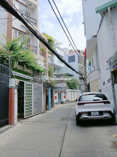 BÁN NHÀ HẺM XE HƠI THÔNG DTCN 40M2 4 TẦNG BTCT NHỈNH 5TỶ

 - Kết cấu: Trệt 3 lầu, gồm 4PN, 3wc, 2 sân thượng trước sau. Sàn BTCT

 - Hẻm xe hơi