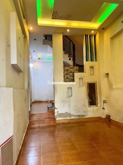 BÁN NHÀ HẺM XE HƠI THÔNG DTCN 40M2 4 TẦNG BTCT NHỈNH 5TỶ

 - Kết cấu: Trệt 3 lầu, gồm 4PN, 3wc, 2 sân thượng trước sau. Sàn BTCT

 - Hẻm xe hơi