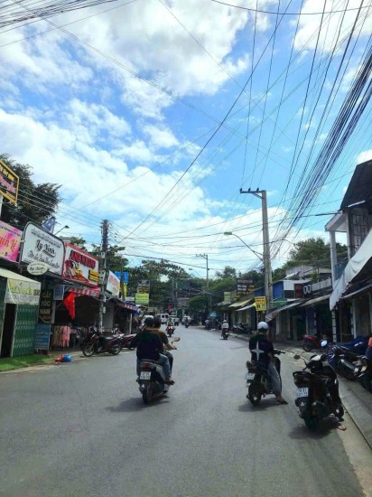 Bán đất tặng nhà 3 tầng mặt tiền đường Nguyễn Đình Chiểu, Vĩnh Phước, Nha Trang.
 Diện tích: 281m2, ngang 7m dài 40m. Hướng Tây Nam
Giá bán: 26.5