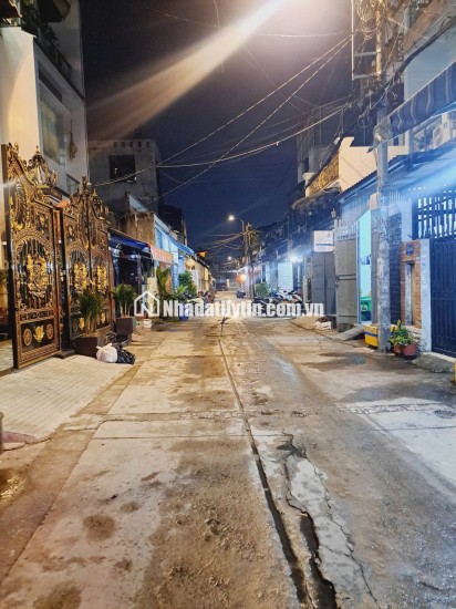 Bán nhà 3 tầng, hẻm ô tô 8m, Miếu Gò Xoài, ở ngay, tiện mở văn phòng