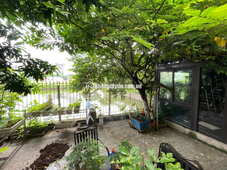  BÁN BIỆT THỰ SÂN VƯỜN NGỌC THỤY – TRUNG TÂM LONG BIÊN 
 Diện tích đất: 378m² – Diện tích sử dụng: 428m²
 Mặt tiền rộng: 11m – 2 mặt ngõ