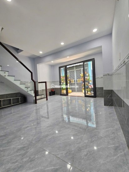 1 BƯỚC RA MẶT TIỀN HUỲNH TẤN PHÁT - SÁT NÁCH KDT PHÚ MỸ HƯNG - NHÀ MỚI SÁCH VALI VÔ Ở NGAY - 2 TẦNG 2PN 2WC - NHÀ ĐẸP GIÁ TỐT 3.79T - KHU DÂN CƯ HIỆN