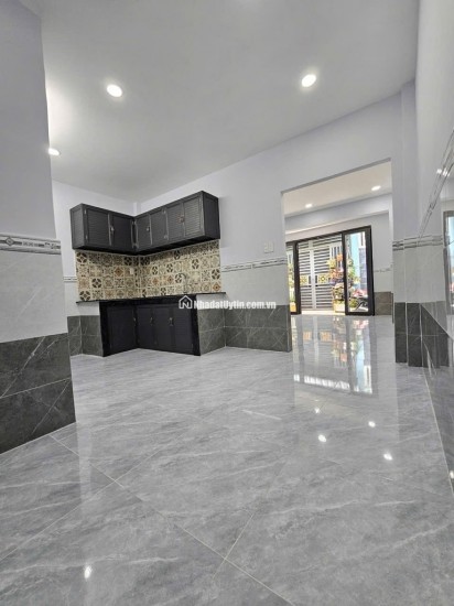 1 BƯỚC RA MẶT TIỀN HUỲNH TẤN PHÁT - SÁT NÁCH KDT PHÚ MỸ HƯNG - NHÀ MỚI SÁCH VALI VÔ Ở NGAY - 2 TẦNG 2PN 2WC - NHÀ ĐẸP GIÁ TỐT 3.79T - KHU DÂN CƯ HIỆN