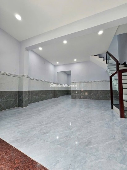 1 BƯỚC RA MẶT TIỀN HUỲNH TẤN PHÁT - SÁT NÁCH KDT PHÚ MỸ HƯNG - NHÀ MỚI SÁCH VALI VÔ Ở NGAY - 2 TẦNG 2PN 2WC - NHÀ ĐẸP GIÁ TỐT 3.79T - KHU DÂN CƯ HIỆN