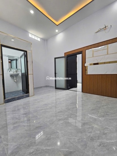 1 BƯỚC RA MẶT TIỀN HUỲNH TẤN PHÁT - SÁT NÁCH KDT PHÚ MỸ HƯNG - NHÀ MỚI SÁCH VALI VÔ Ở NGAY - 2 TẦNG 2PN 2WC - NHÀ ĐẸP GIÁ TỐT 3.79T - KHU DÂN CƯ HIỆN