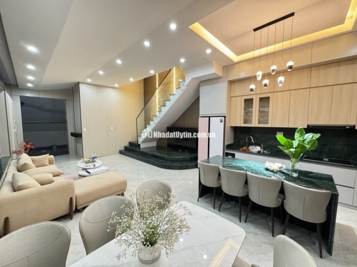 ► Nhà Mai Lão Bạng, gần Bạch Đằng, 108m2, ngang 5.5m, 3 mê mới tinh, Hiện Đại, Nội Thất Ngoại, 6.37 tỷ