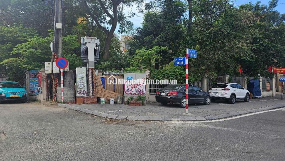 Nhà Lạc Long Quân, 6 tầng thang máy, diện tích 43m, mặt. tiền 3m thoáng đẹp.