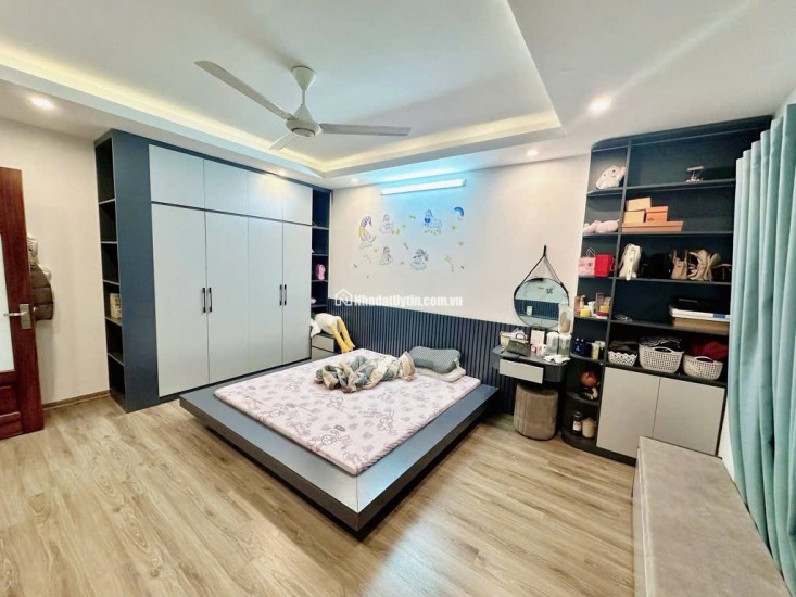 Nhà Xuân La, Lạc Long Quân! Diện tích 32m, 5 tầng, mặt. tiền. 5m!