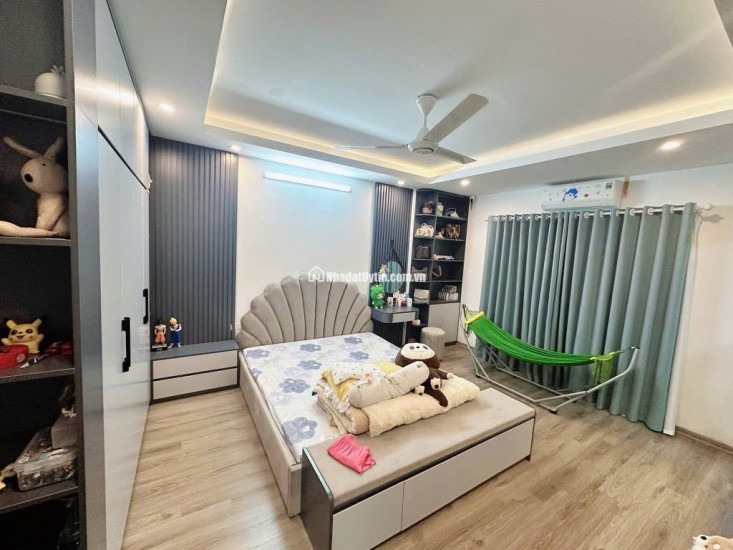Nhà Tây Hồ, Nhà Lạc Long Quân! Diện tích 32m, 5 tầng, mặt. tiền. 5m!