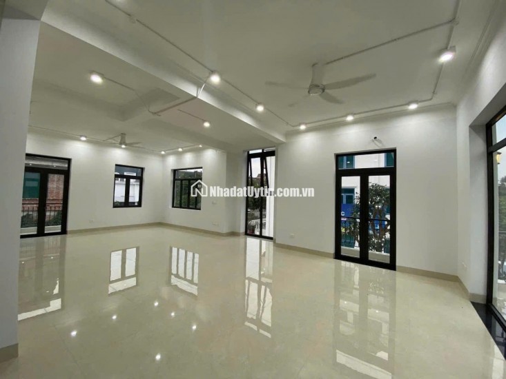 Bán nhà mặt phố Sa Đôi Đại Mỗ Nam Từ Liêm lô góc 3 mặt thoáng diện tích 210m2x 4 tầng MT 15m2 giá 63.9 tỷ