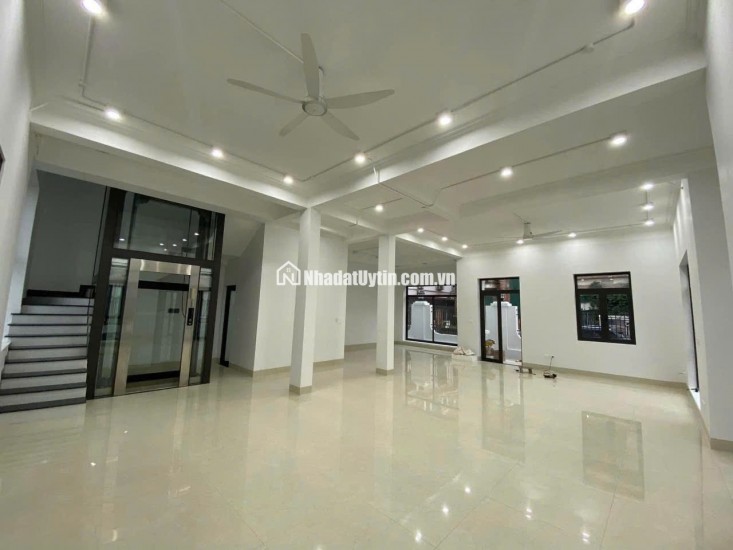 Bán nhà mặt phố Sa Đôi Đại Mỗ Nam Từ Liêm lô góc 3 mặt thoáng diện tích 210m2x 4 tầng MT 15m2 giá 63.9 tỷ