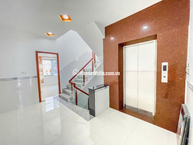 bán gấp nhà mặt tiền 5 lầu-chính chủ- phù hợp đầu tư kinh doanh