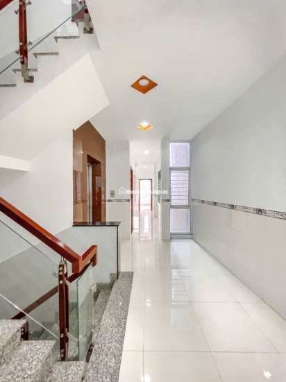 bán gấp nhà mặt tiền 5 lầu-chính chủ- phù hợp đầu tư kinh doanh