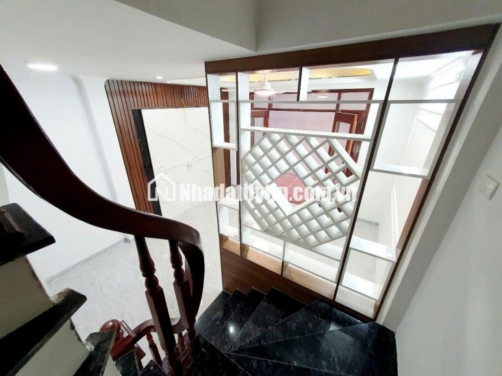 NHÀ ĐẸP MỚI TINH . Cổ Nhuế - Bắc Từ Liêm 35m 6 tầng mặt tiền 4,3m 7,25 tỷ 
sổ đỏ vuông vắn cất két .
