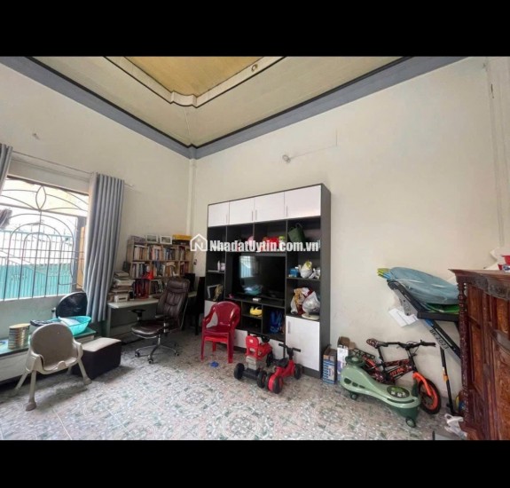 NHÀ GÓC 2 MẶT TIỀN – GIÁ CHỈ 1 TỶ 650 TRIỆU
Hẻm 129 Lê Hồng Phong, P. Tân Tiến, TP. Buôn Ma Thuột
Diện tích: 7x10m  Thổ cư 100%  Nhà góc 2 mặt tiền