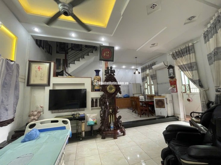 LÔ GÓC 2 MẶT XE TẢI ĐS 1 - 63m2 5 TẦNG  - CÁCH 1 CĂN RA VIEW SÔNG - NHỈNH 7 TỶ 

Mô tả: V0.7760111
LÔ GÓC 2 MẶT XE TẢI ĐS 1 - 63m2 5 TẦNG  - CÁCH