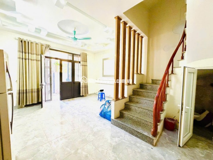 Tây Hồ, hàng hiếm, 6 tầng, thang máy xịn, 2 phút là ra Hồ Tây lộng gió!