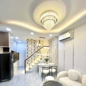 SIÊU PHẨM HOÀNG SA QUẬN 3

FULL NỘI THẤT SANG XỊN MỊN - 3 TẦNG 2PN

SD ~70M2 NGANG 3.6M SỔ A4 - 4.x TỶ