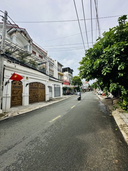 NHÀ 2 TẦNG OTO NGỦ TRONG NHÀ - GIÁ TỐT TRONG KHU VỰC - 6TYX