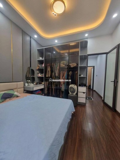 Chính chủ caàn nhượng  lại căn nhà tại ngõ 282 Kim Giang, DT36m2, 4 tầng giá 7,6 tỷ.