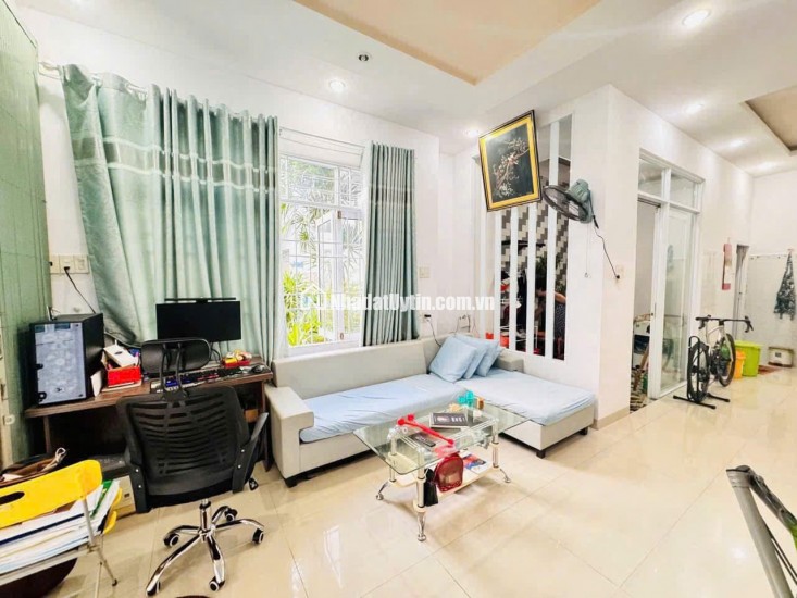 Nhà Mới 2 Tầng Gần Biển – Giá Chỉ 2 Tỷ 950 . diện tích 52m² Ngang 5.2m