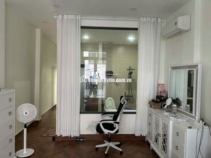 Chính Chủ Bán HXH Lê Thị Bạch Cát, Phường 11, Quận 11: 4.15x20m, Giá Chỉ 11,5 Tỷ!