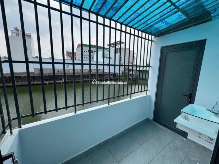 Hẻm xe hơi 1 / đường Bưng Ông Thoàn , P Phước Long B , Q9
5x20 , 2 tầng , 4 PN, 3 Wc hoàn công đủ chỉ 7,5 tỷ TL