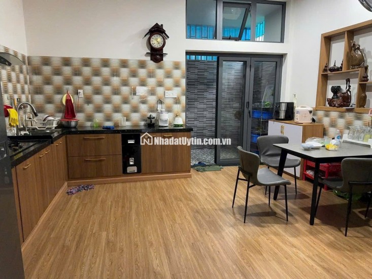 Nhà 1 trệt 3 lầu – Kinh doanh căn hộ siêu lợi nhuận
diện tích: Ngang 6m, tổng 138m² Giá bán : 12 tỷXem nhà liên hệ trước 45 phút