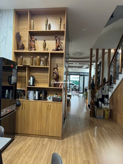 Nhà 1 trệt 3 lầu – Kinh doanh căn hộ siêu lợi nhuận
diện tích: Ngang 6m, tổng 138m² Giá bán : 12 tỷXem nhà liên hệ trước 45 phút