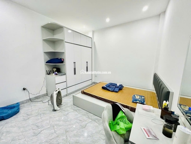 Nhà đẹp Đội Cấn ngõ thông gần phố 38m² x 5 tầng mặt tiền rộng hơn 11 tỷ