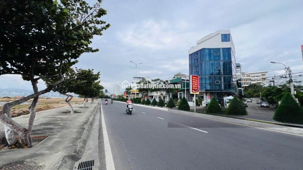 BÁN NHANH TÒA NHÀ PHỐ LÔ GÓC KINH DOANH NGHỈ DƯỠNG VIEW BIỂN PHẠM VĂN ĐỒNG NHA TRANG GIÁ BÁN 17 TỶ 500 TRIỆU 11 PHÒNG  NGỦ