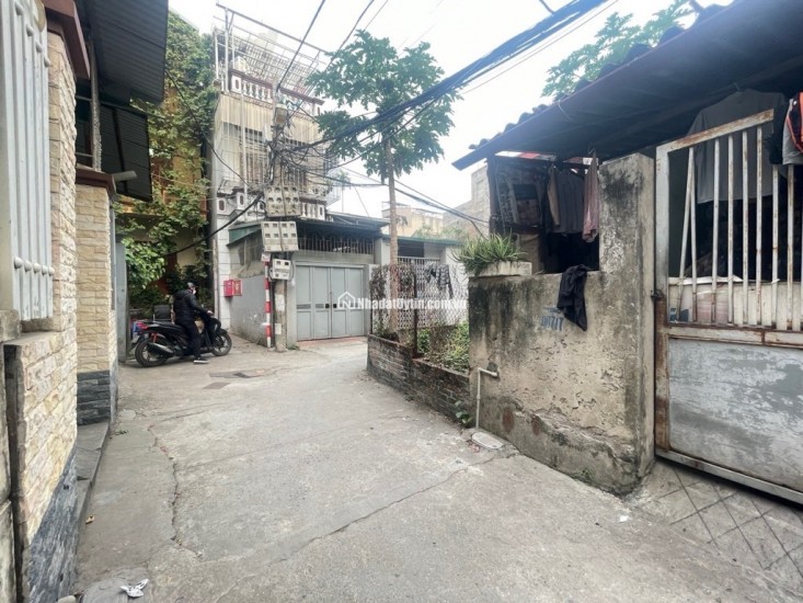 Bán đất Ngọc Thuỵ 42m lô góc oto vào chỉ 5 tỷ1. LH 0936123469