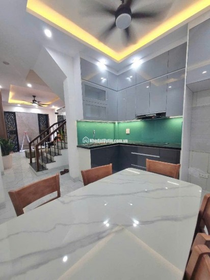 BÁN NHÀ KIM  GIANG -HOÀNG ĐẠO THÀNH MỚI TINH 37M *4 tẦNG  *8.5 TỶ ,  4 ngủ đủ  công năng,  full nội thất chỉ việc xách balo về ở