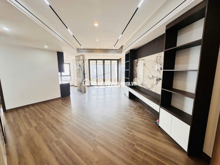 Bán gấp – Lô góc-Chung cư Toà A2- Nguyễn Đức Cảnh – Hoàng Mai – 134m2 – 4 ngủ - 8,5 tỷ