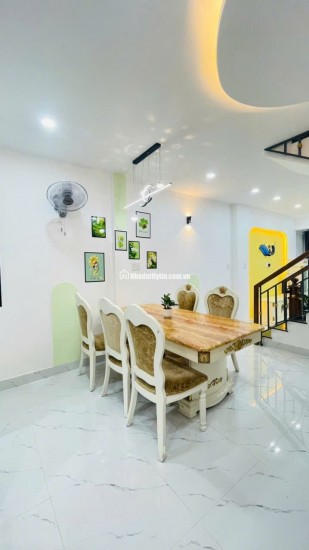 Hẻm gần 4m thông ngay khu vip Tân Sơn Nhì, 56m2, 2 tầng, 5tỷ nhỉnh tặng full NT