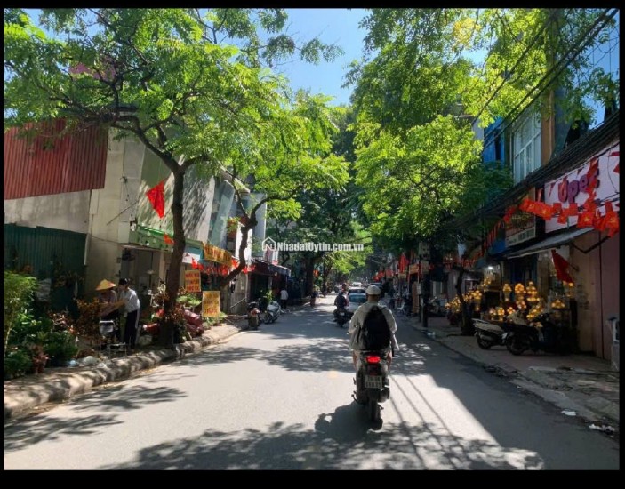 BÁN NHÀ HOÀNG HOA THÁM , KHU VỰC LÕI TRUNG TÂM CỦA THÀNH PHỐ.