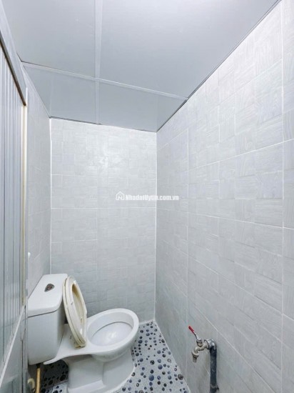 Bán Nhà Hoàng Diệu Q.4, 1 Trệt, 2 lầu, Cách MT Hoàng Diệu 20m, Giá Nhỉnh 3 Tỷ.