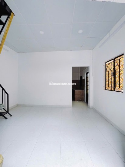 Bán Nhà Hoàng Diệu Q.4, 1 Trệt, 2 lầu, Cách MT Hoàng Diệu 20m, Giá Nhỉnh 3 Tỷ.