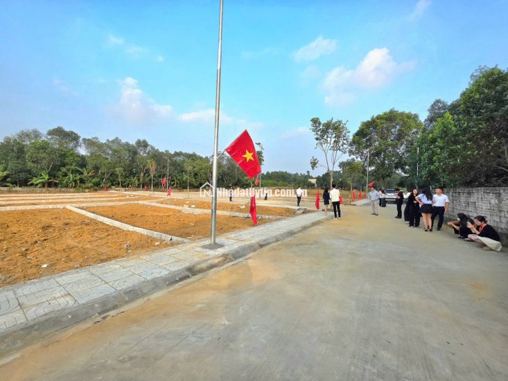 ĐẤT NỀN TRIỆU SƠN MẶT SAU ỦY BAN NGAY GẦN TRUNG TÂM CHỈ 3XX TRIỆU 1 LÔ